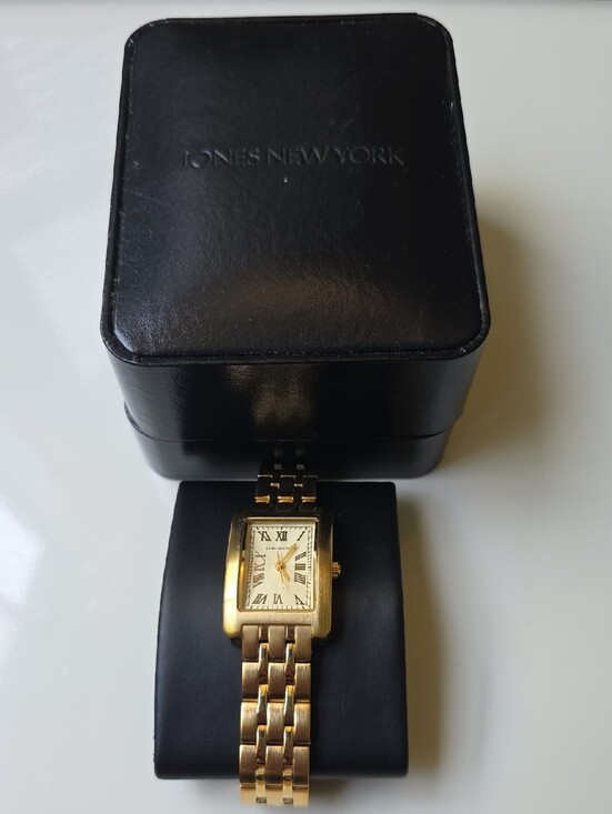Jones New York Accessories - NEW JONES NEW YORK GOLD TONE BRACELET WATCH